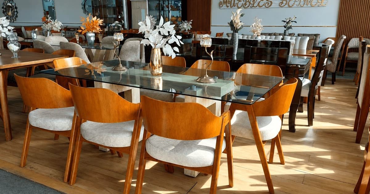 Comedor de 8 sillas en madera con mesa de vidrio y base en mármol modelo balde - Comedores - Roble Miel y Nogal Oscuro | Muebles Bethel