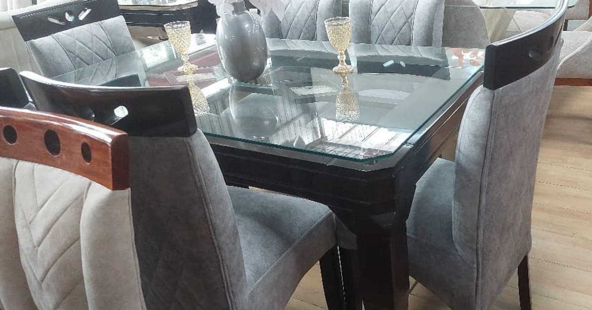 Comedor moderno de 6 sillas en madera oscura con tablero de vidrio - Comedores - Roble Miel y Nogal Oscuro | Muebles Bethel